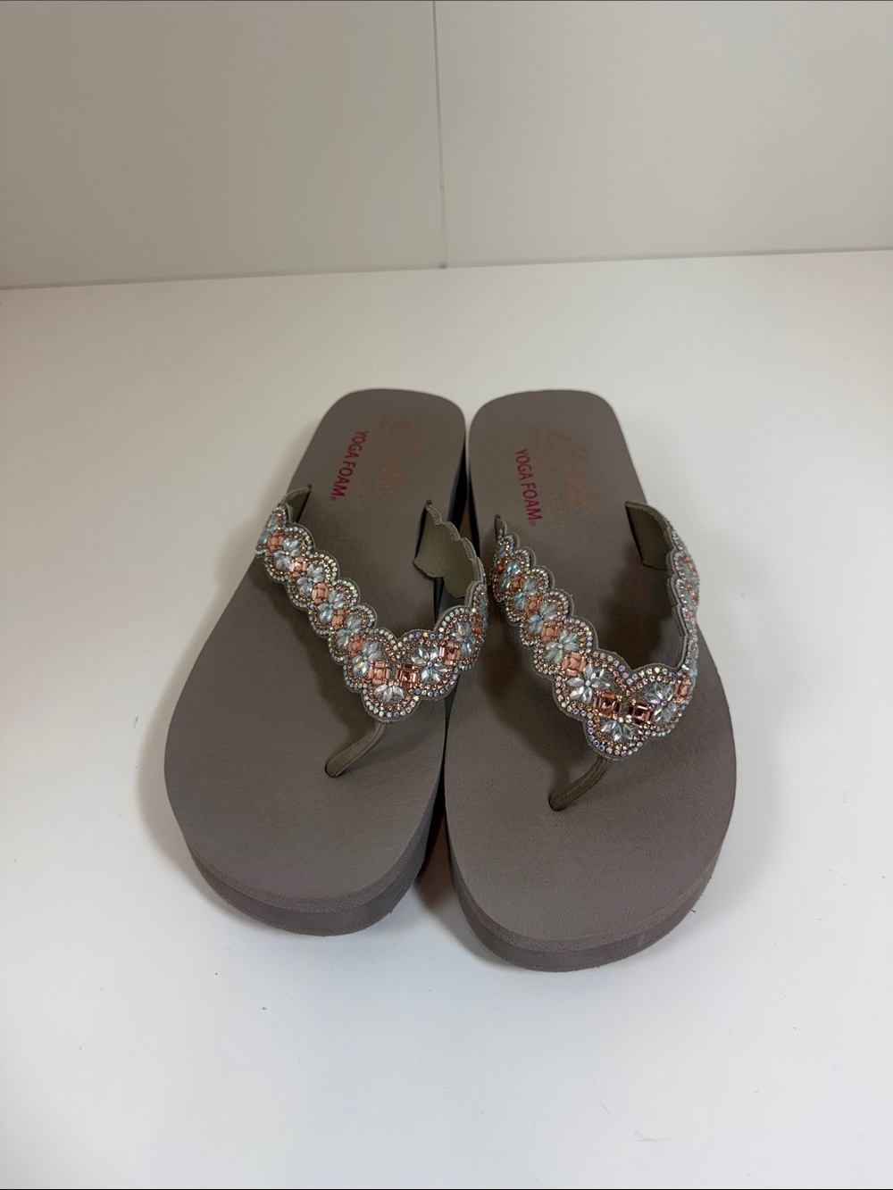 Cali from Skechers Beaded Beige Flip Flop Sandals - Women size 10 - Picture 6 of 7